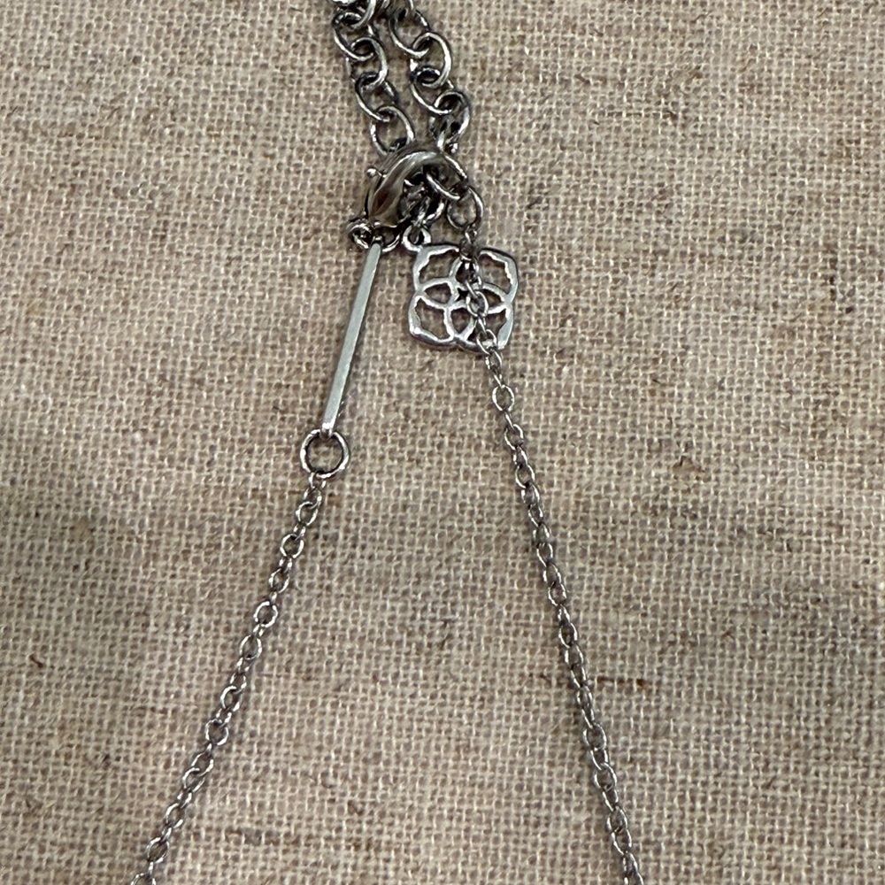 Kendra Scott Silver Filigree Pendant Necklace Adjustable Chain - Picture 3 of 4